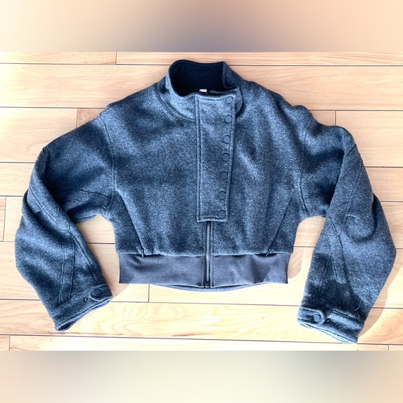 Gray Button-Up Cropped Jacket, NEW CONDITION SIZE SMALL, WARM - Picture 7 of 12